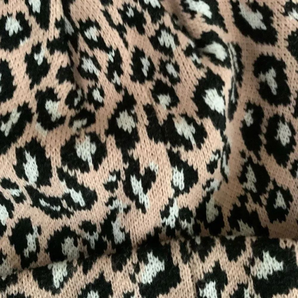 Pink leopard pom pom hat - Picture 2 of 7